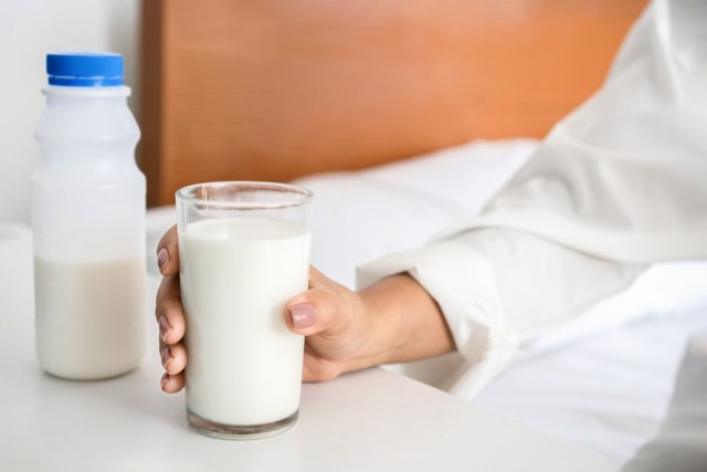 Šolja mleka pred spavanje: Videæete 5 promena u organizmu